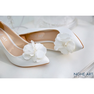 Giày cưới Nghé Art đính hoa lụa trắng 373