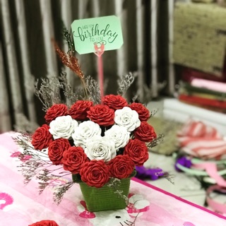 Giỏ hoa giấy nhún trái tim