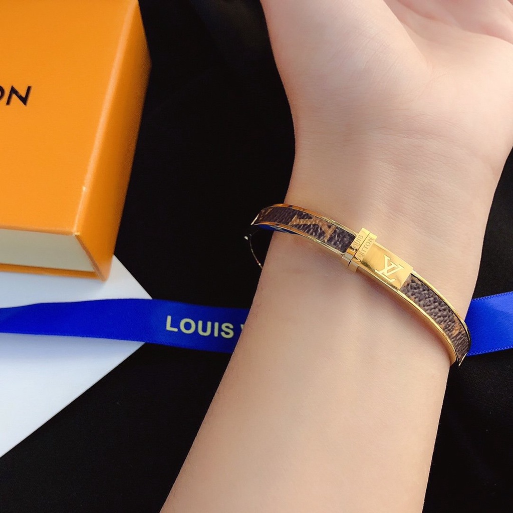 LOUIS VUITTON Vòng Đeo Tay Bằng Thép Titan Họa Tiết LV Sang Trọng Dành Cho Nam Nữ