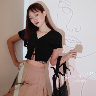Áo croptop thun gân phối nút tay ngắn
