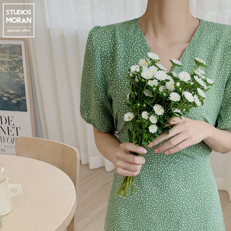 (ORDER) Váy MORAN hoa li ti màu xanh lá cổ V thắt eo đơn giản vintage nhẹ nhàng Hàn Quốc