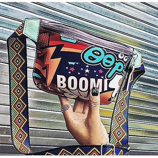 TÚI ĐEO CHÉO HOẠT HÌNH - TÚI ĐEO CHÉO NỮ DÂY CHỮ BẢN TO SIÊU TEEN 2412-THN2101 | BigBuy360 - bigbuy360.vn