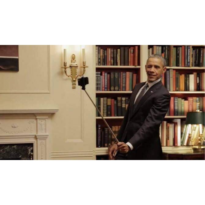 Gậy chụp ảnh tự sướng 3 chân mini giao mẫu ngẫu nhiên.