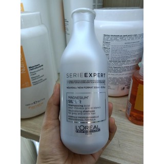 Dầu gội khử vàng L’Oréal Magnesium Silver 300ml cho tóc xám, bạc