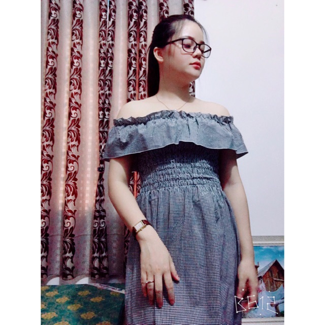 Váy trễ vai kẻ đen trắng sọc nhỏ