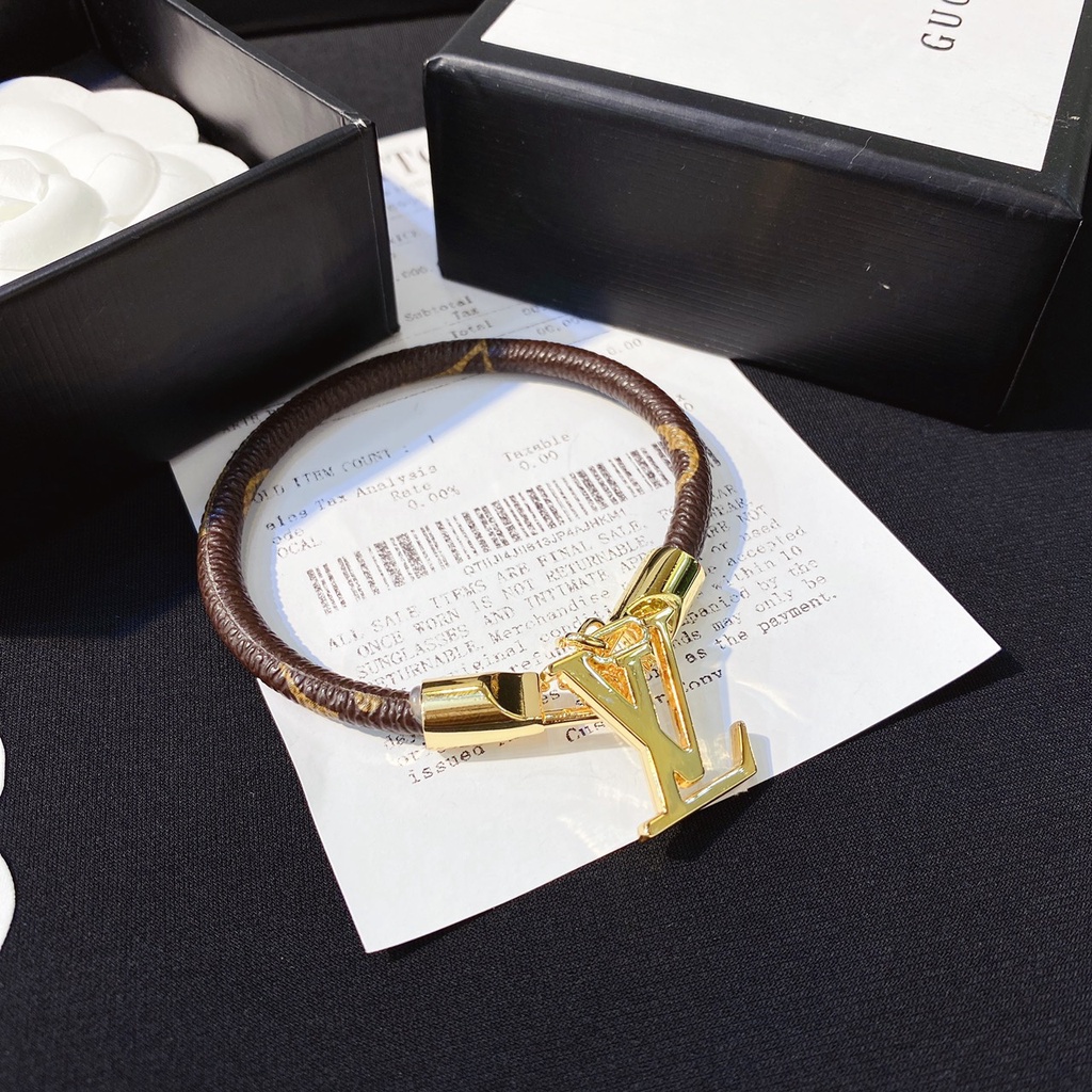 Vòng tay nữ da móc khoá và logo thương hiệu titan không hoen gỉ Ròm House lắc tay trang sức thời trang đẹp sang chảnh