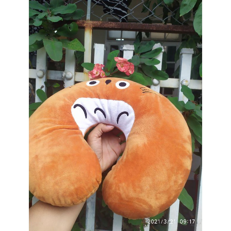 GỐI CHỮ U TỰA CỔ