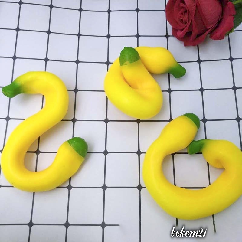 Đồ Chơi Squishy Gudetama Hình Quả Chuối Cát Kéo Dài siêu đàn hồi ngộ nghĩnh giải tỏa căng thẳng mochi slime