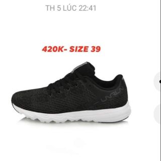 Giày thể thao quảng châu anh tú Nguyễn