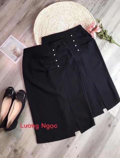 Chân váy bút chì xẻ trước dáng dài đính cúc thời trang | BigBuy360 - bigbuy360.vn