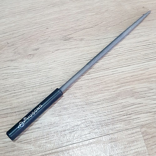 Dũa Tròn Mũi Viết Φ5 x 180mm x 10mm Chất Liệu Thép Cán Bọc Nhựa Được Gia Công Tỉ Mỉ Sắc Nét