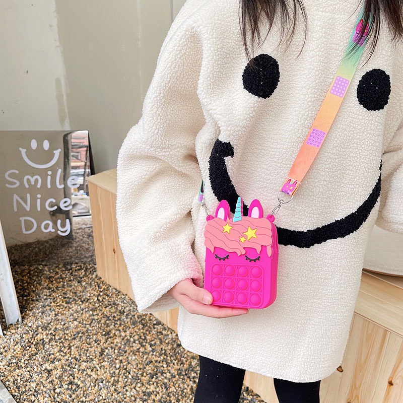 Túi Pop it đeo chéo nhiều màu giải tỏa căng thẳng cho bé