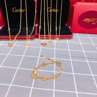 Lắc tay titan LV đính đá