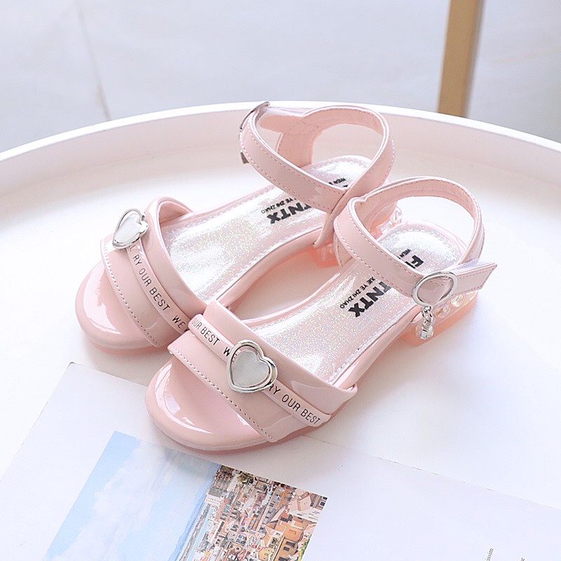 Sandal cho bé cái cao gót da bóng dẻo mềm cho bé mã mới SL2022