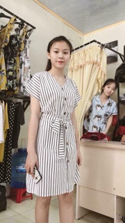 Váy kẻ kèm belt