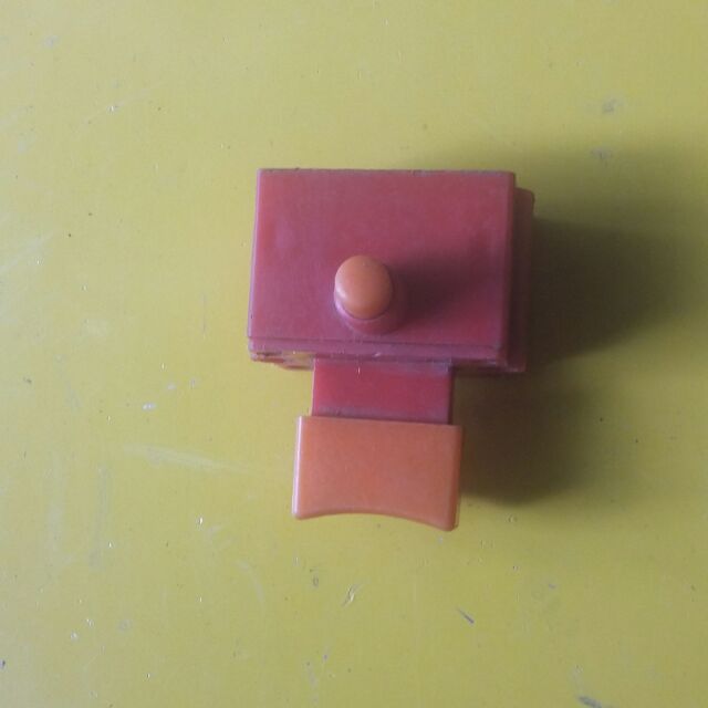 Công tắc cắt sắt 350 máy có nút rảnh tay bên trái