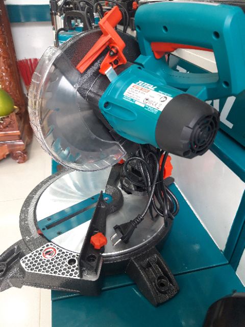 MÁY CƯA GỖ 210MM 1400W TOTAL TS42142101