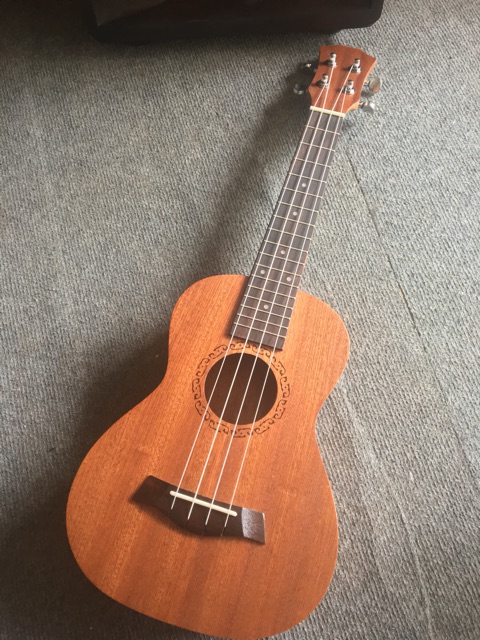 Đàn Ukulele Concert viền tròn