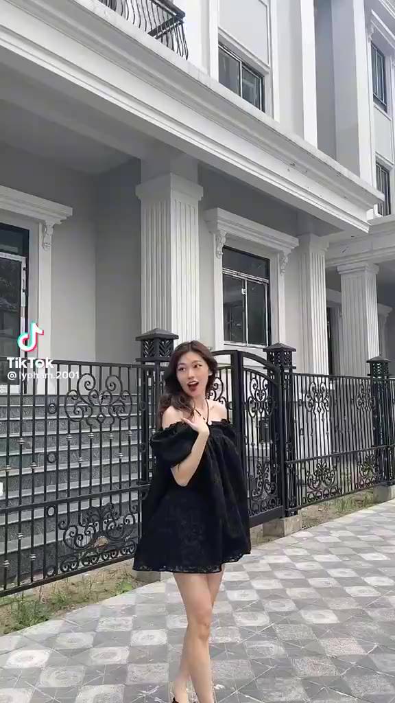 Áo babydoll bồng 3 lớp mặc được 2 kiểu vân hoa trắng kèm chi tiết đính cúc ngọc tingoan MINI HEART TOP/BL | BigBuy360 - bigbuy360.vn