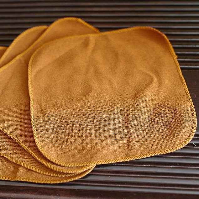 Khăn dưỡng ấm trà tử sa chuyên dụng, khích thước 19cm vừa vặn và trang nhã.
