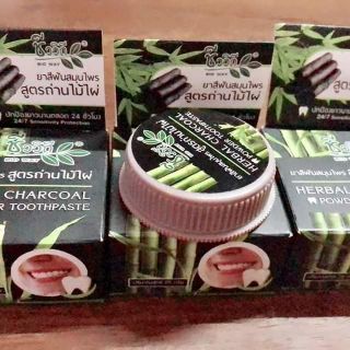 Kem làm trắng răng Herbal Charcoal Powder Toothpaste