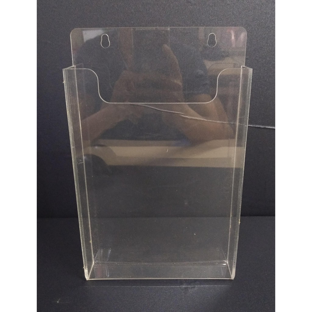 Kệ đựng tờ rơi treo tường mica khổ a4