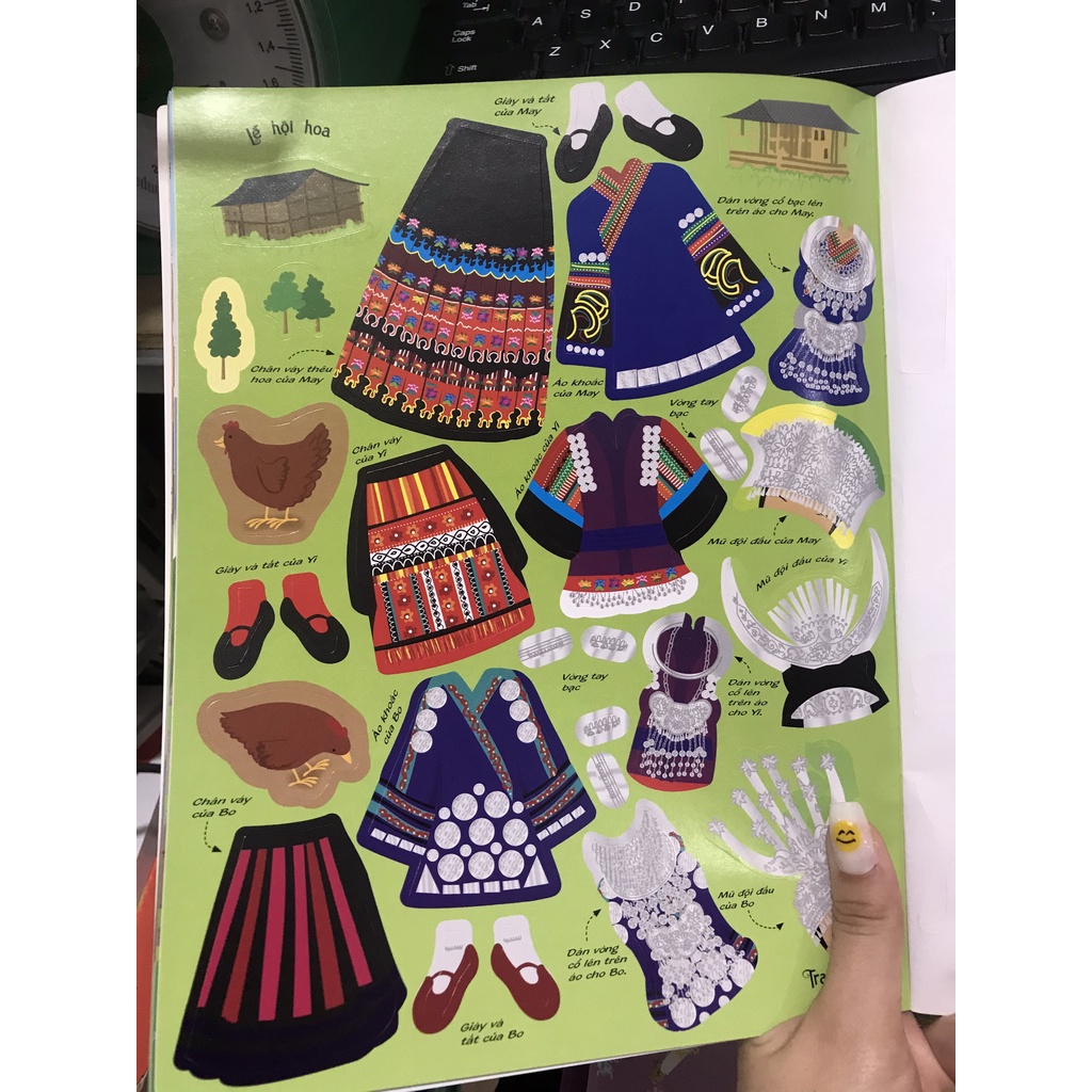 Sách - Sticker Dolly Dressing : dán hình sáng tạo trang phục búp bê : Trang phục các nước 2 ( Đinh Tị )