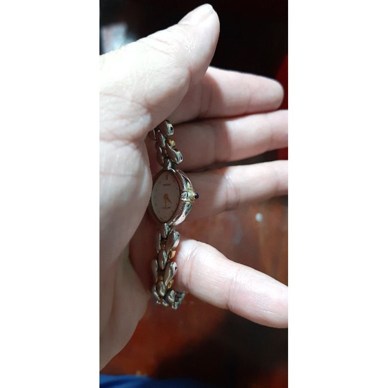 Đồng hồ Seiko Nữ lắc tay hàng si