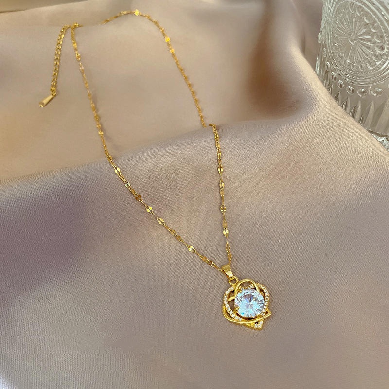 Vòng cổ titan nữ chất liệu titan không gỉ dây chuyền titan mặt trái tim đá pha lê cao cấp sang trọng mẫu mới nhất