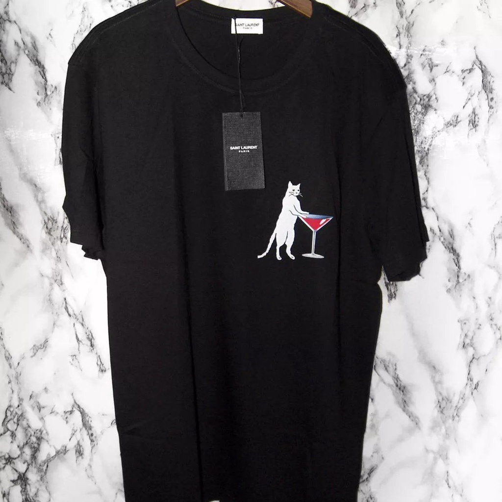 Saint Laurent Áo Thun Tay Ngắn Cổ Tròn Dáng Rộng In Hình Mèo / Nhãn Hiệu / Ly Rượu Thời Trang Cho Cặp Đôi