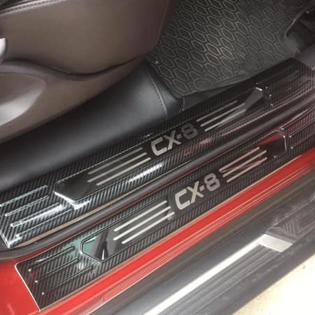 Ốp Bậc Cửa, Nẹp Bước Chân Trong Ngoài Xe Mazda CX8 2022-2019 Vân Carbon Cao Cấp