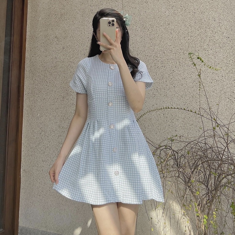 Đầm tweed tay ngắn phối nút