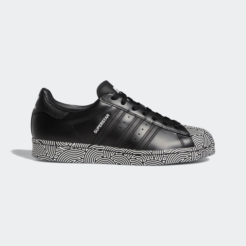 Giày thể thao nam adidas Superstar họa tiết Mari Mekko màu đen FY1589 - hàng chính hãng