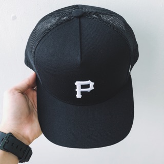 Nón logo P Trucker, form vuông đứng