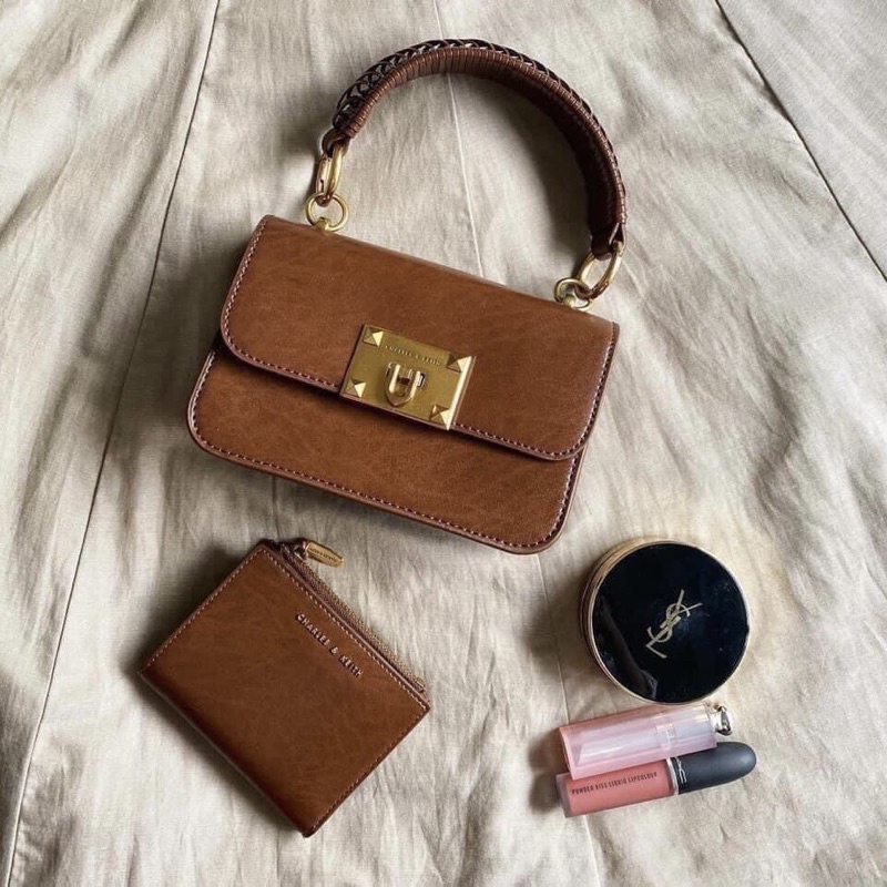 Ví nữ cầm tay Charles and Keith gập mini ngắn nhỏ gọn bỏ túi nhiều ngăn thời trang da cao cấp đựng tiền thẻ CK5-10680907