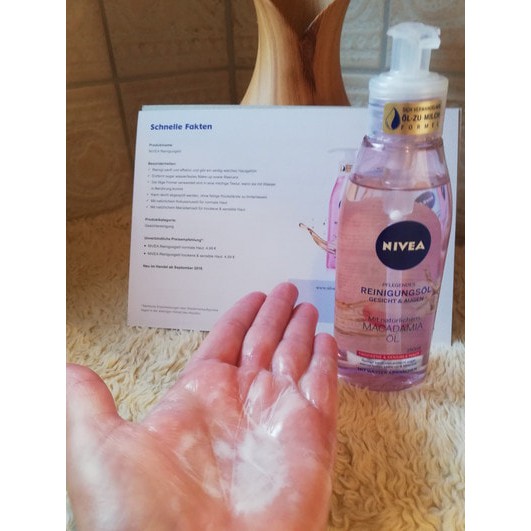 Dầu tẩy trang NIVEA làm sạch da mặt nhẹ nhàng, chai 150 ml