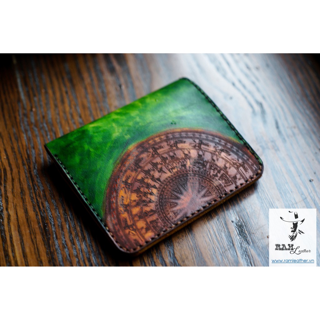 Ví nam handmade da bò vegtan Italia handmade bền chắc cao cấp khắc Trống Đồng Việt Nam xanh lá - chính hãng RAM Leather
