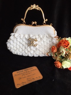 Túi khung trắng vảy cá handmade