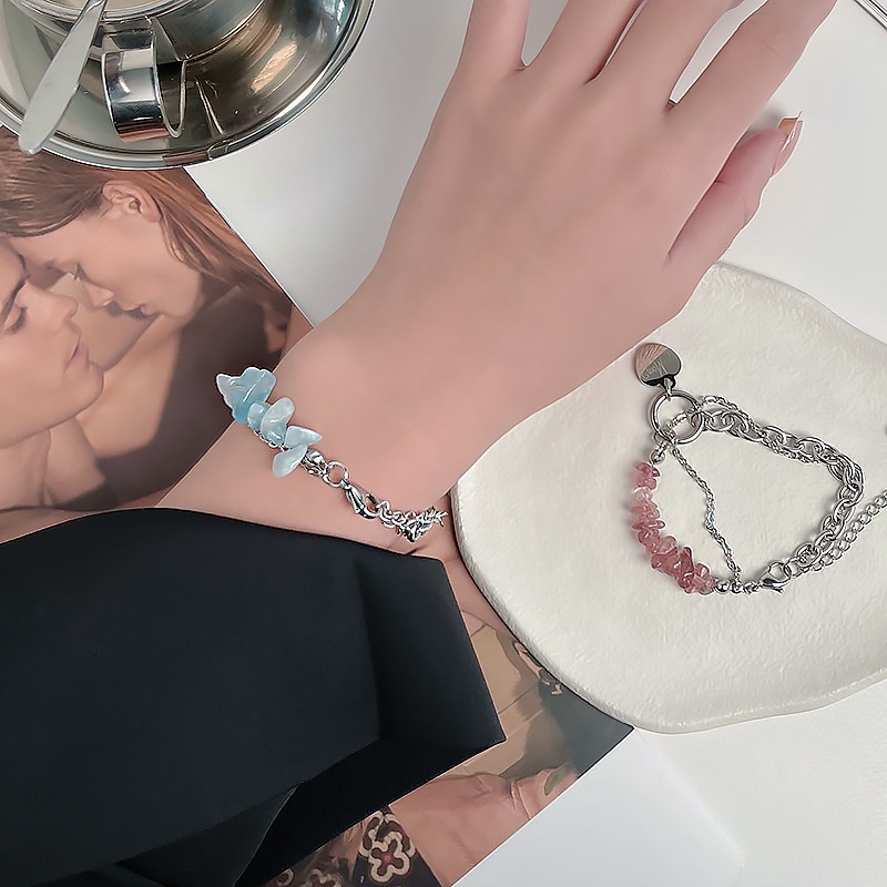 Vòng Tay Pha Lê Tự Nhiên Họa Tiết Dâu Tây Màu Xanh Dương Nhạt Thời Trang Harajuku 19A1480