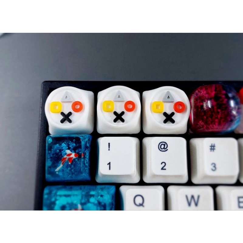 Keycap resin Playstation tone trắng trang trí bàn phím cơ gaming