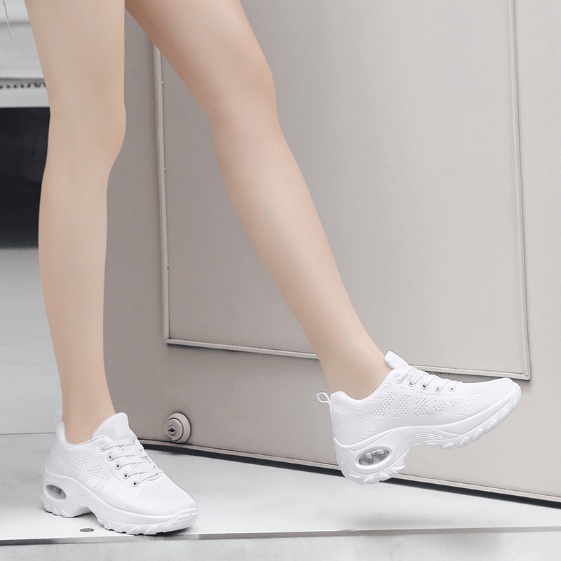 Giày Thể Thao Nữ Thời Trang Năng Động