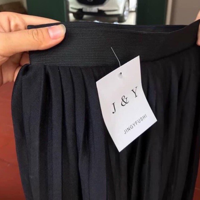 Chân váy xếp ly dáng dài