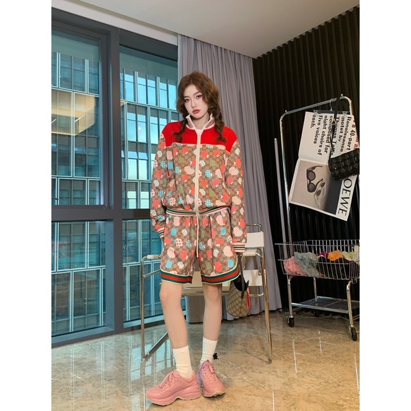 Bộ thể thao nữ Gucci GC cao cấp gồm áo khoác dài tay và quần shorst ngắn họa tiết hình trái cây
