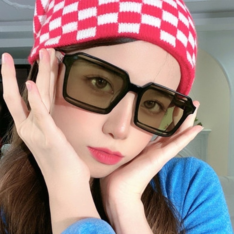 (KIQI-FASHION) COD Kính Mát Hình Vuông Chống Tia Uv400 Thiết Kế Đục Lỗ Thời Trang Mùa Hè Chất Lượng Cao Cho Nam Và Nữ