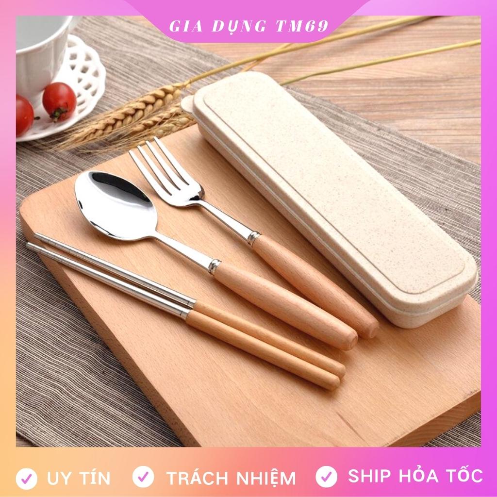 Bộ Muỗng Đũa Cá Nhân Thìa Dĩa Văn Phòng Inox Cao Cấp Cán Gỗ Có Hộp Đựng Lúa Mạch An Toàn Sức Khỏe