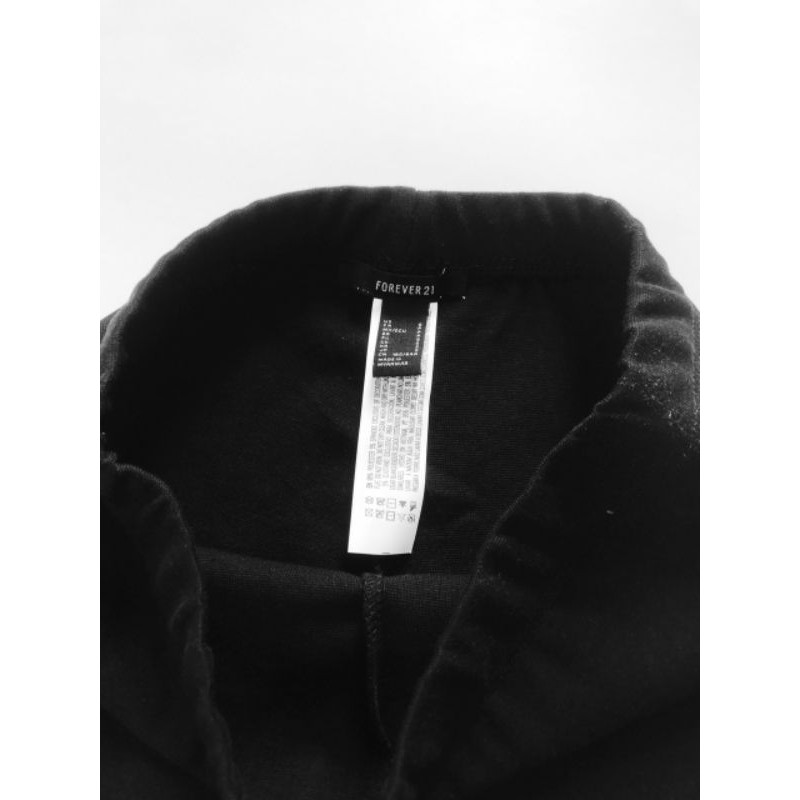 Quần đùi biker F21 dáng ôm | BigBuy360 - bigbuy360.vn