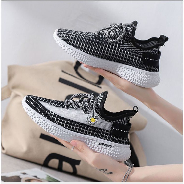 Giày thể thao  cổ chun thêu hoa cúc  nữ hot tredt  hàn quốc mẫu mới 2022