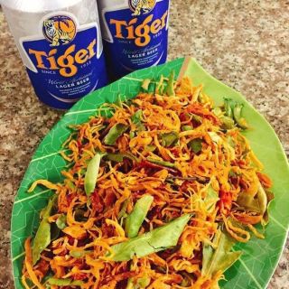 2kg gà khô lá chanh