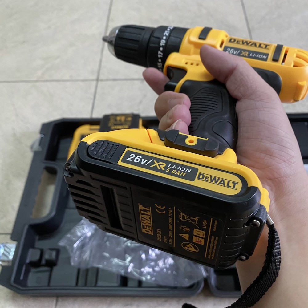 Khoan pin Dewalt 24V có búa, 2 pin kèm đế sạc pin/ 24 phụ kiện mũi các loại đi kèm