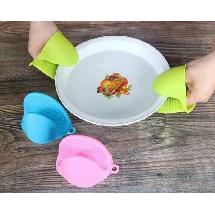 Một Cặp Nhấc Nồi Silicon Loại Dày Chịu Nhiệt Chống Nóng Có Móc Treo Tiện lợi